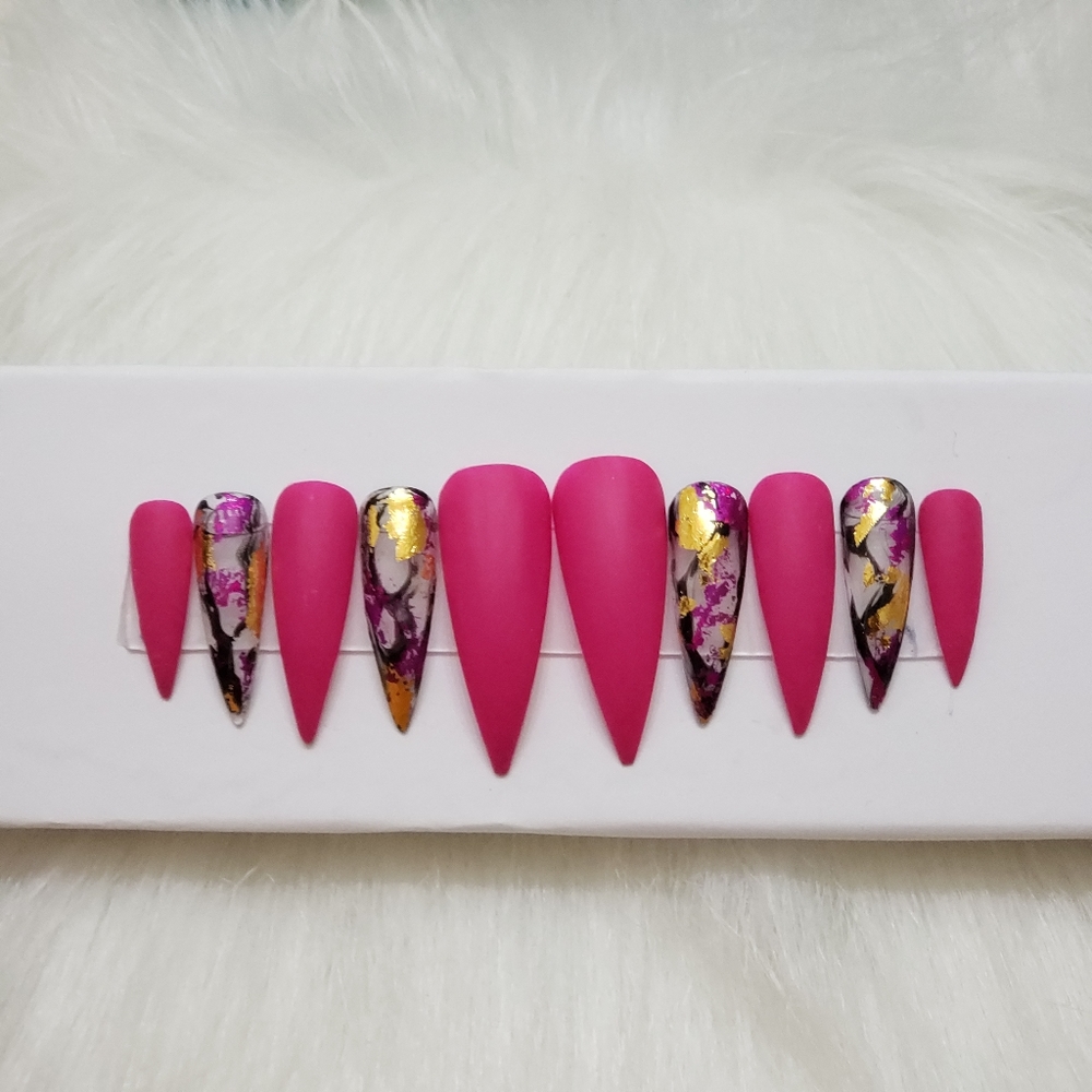 Press on nails